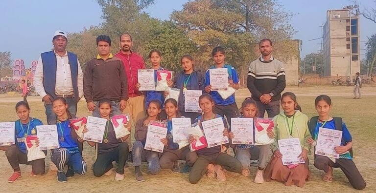 जिलास्तरीय फुटबाल प्रतियोगिता में नईबाजार की टीम बना विजेता