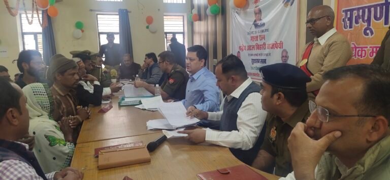 लापरवाही पर पीडब्ल्यूडी और तहसीलदार से डीएम ने जतायी नाराजगी