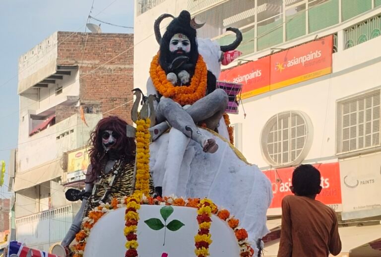 महाशिवरात्रि पर स्वंयभू कालेश्वरनाथ मंदिर पर उमड़ी जनसैलाब