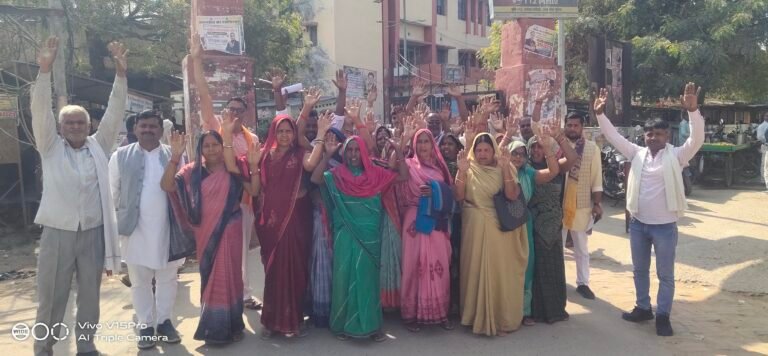 मंदिर निर्माण को लेकर महिला सहित ग्रामीण हुए लामबंद