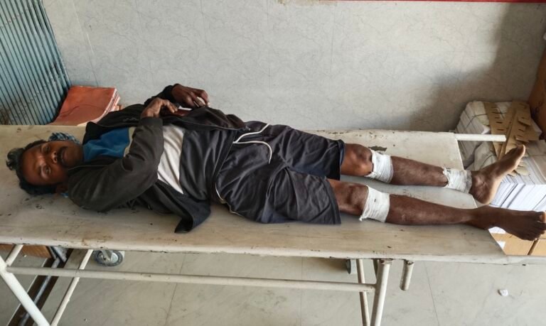 अनियंत्रित टोटो पलटने से चालक जख्मी