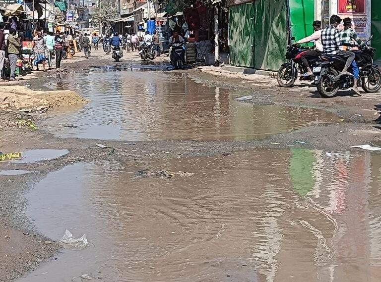तीन दिन बाद क्षतिग्रस्त पाइप की हुई मरम्मत, दूसरे जगह टूटी पाइप हाहाकार