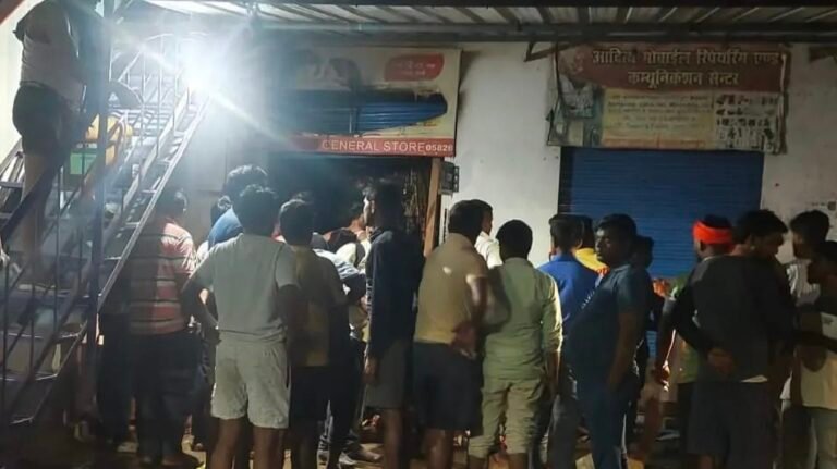 किराना दुकान में शार्ट-सर्किट से 4 लाख का सामान जलकर खाक