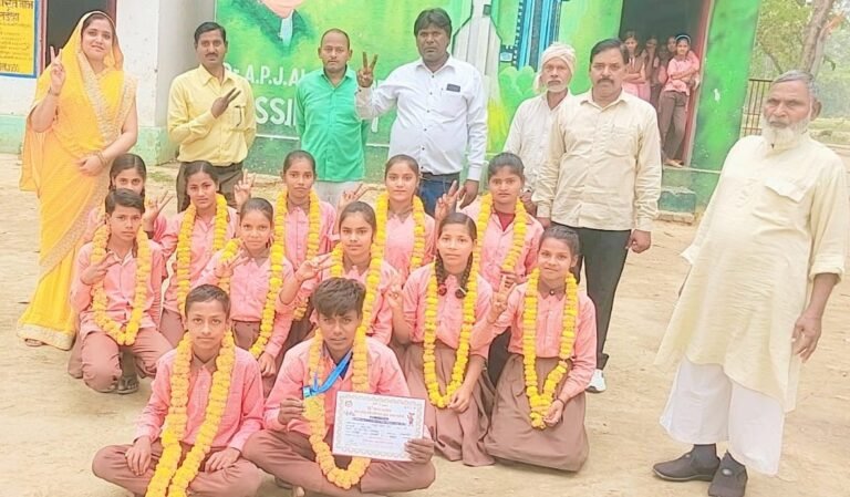 गोल्ड मेडलिस्ट और इंस्पायर अवार्ड से चयनित छात्रों का सम्मान