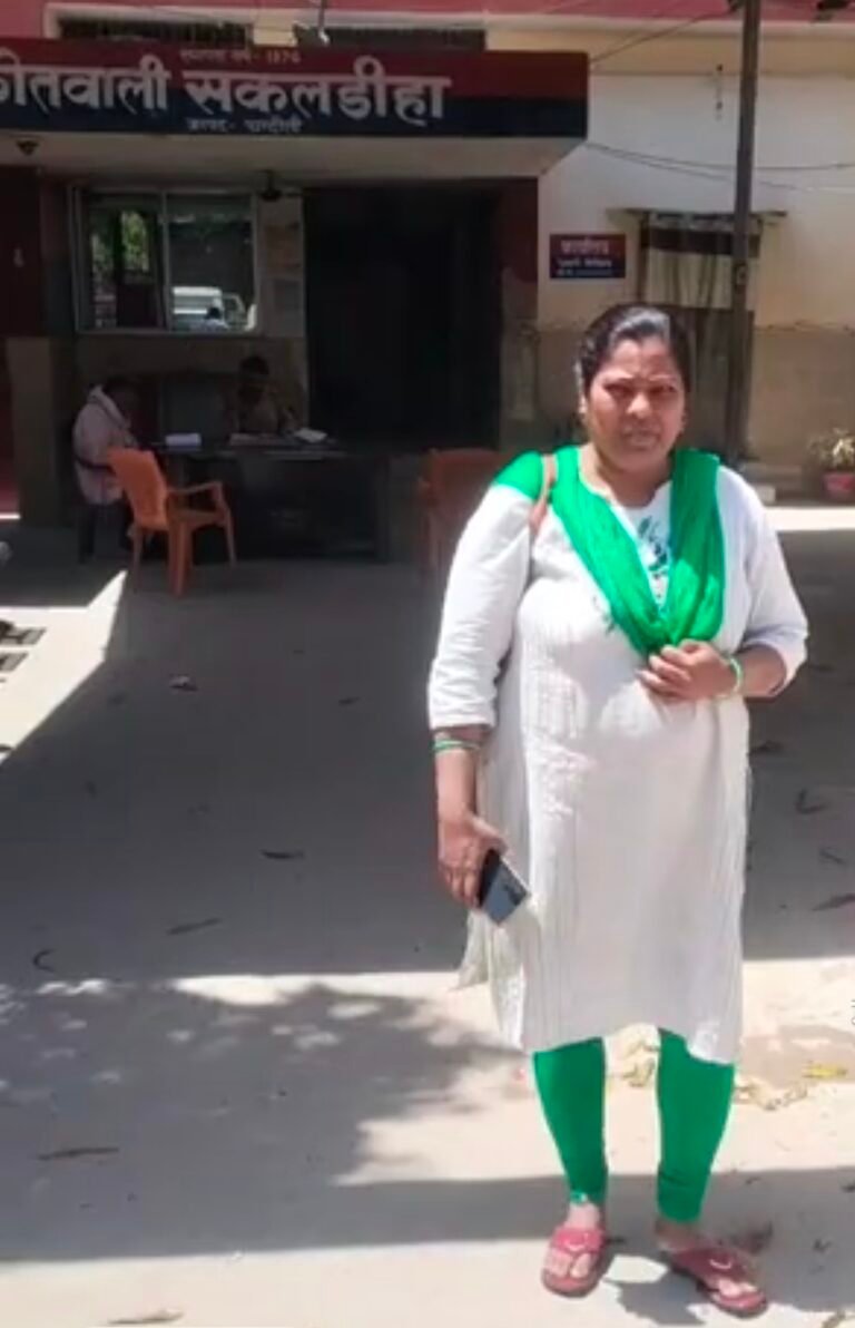 पत्नी के आंगनबाड़ी में भर्ती न होने पर प्रधान सहायक को धमकी