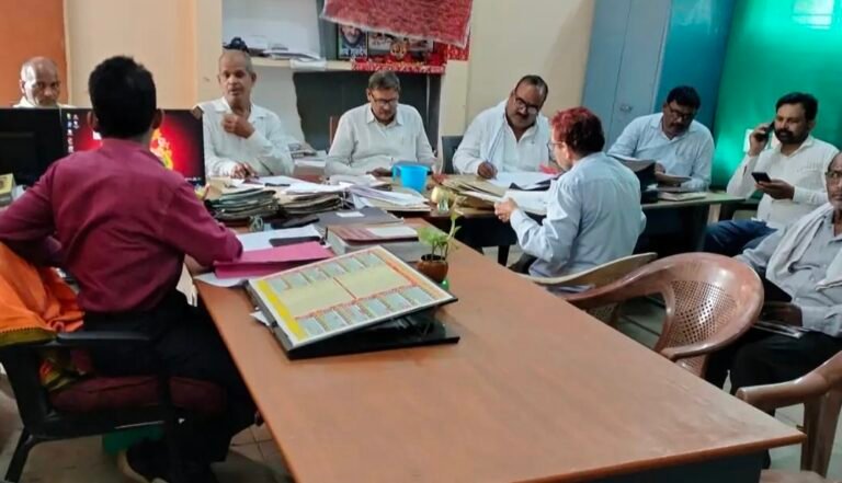 18 लाख की गबन के आरोप में पूर्व प्रधान की जमीन हुई कुर्क