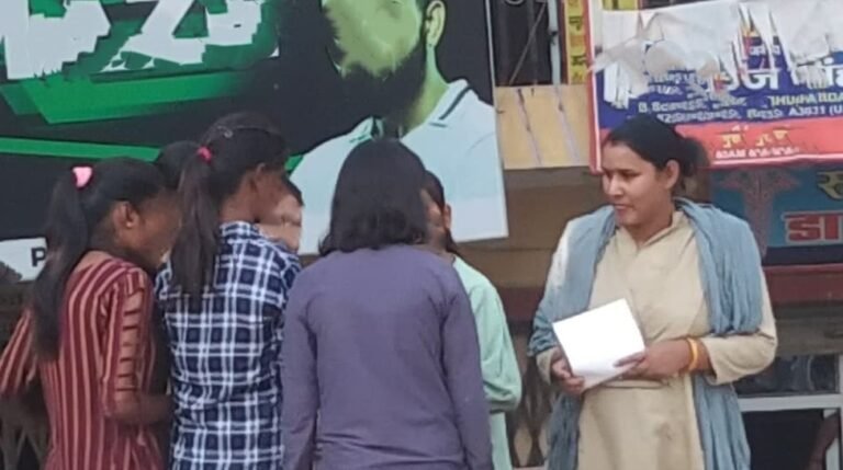 अधिकारियों द्वारा ग्राम चौपाल का आयोजन कर महिलाओं की समस्याओं का किया जा रहा निस्तारण