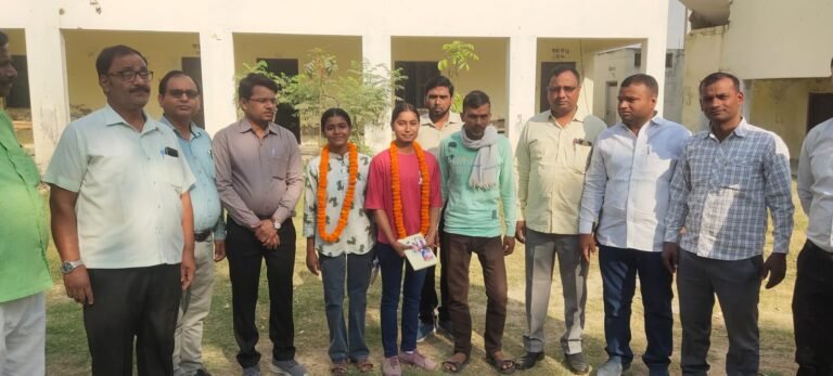 सकलडीहा इंटर कालेज में मेधावियों को किया गया सम्मानित