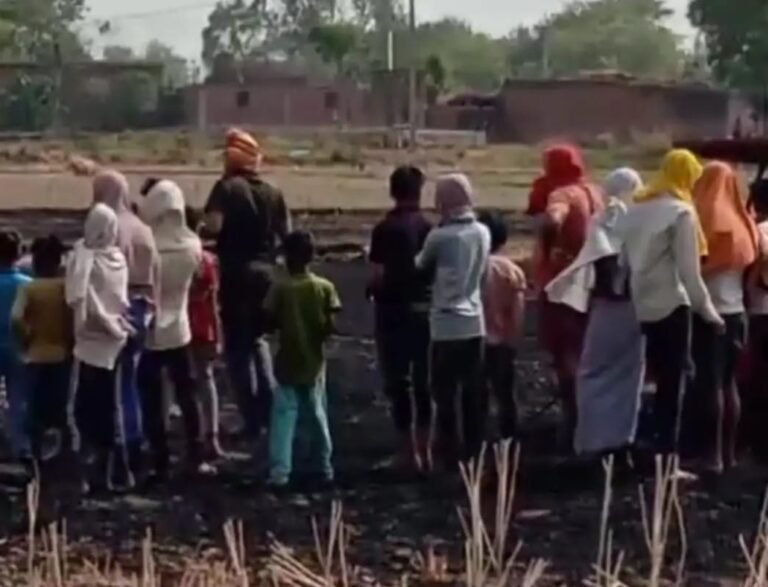 अज्ञात कारणों से ढ़ाई बीघा गेहूं की बोझ जलकर राख
