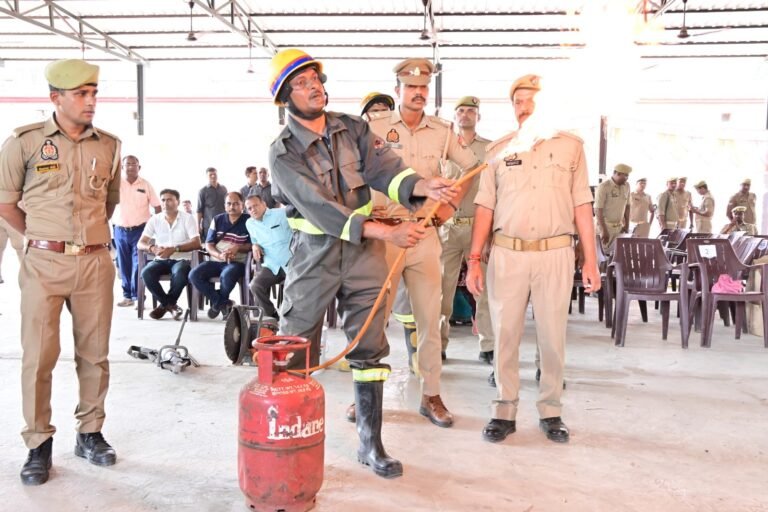 पुलिस अधीक्षक चन्दौली के निर्देशन पर पुलिस लाइन चन्दौली में किया गया मॉक ड्रिल का पूर्वाभ्यास