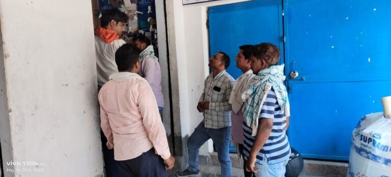 चेकिंग अभियान में बकाया पर 35 कमर्शियल कनेक्शन काटे