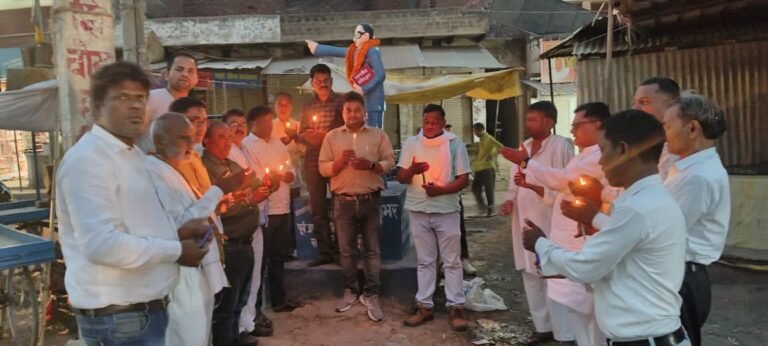 कैंडल मार्च निकालकर पहलगाम मृतकों को दी श्रद्धांजली