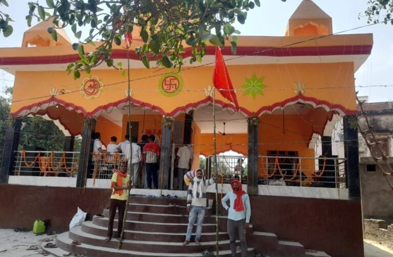 कलश यात्रा के बाद पांच देवी देवताओं का किया गया मूर्ति स्थापना