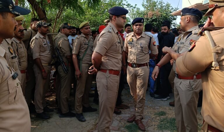 पुलिस जवान दुर्गेश सिंह का शव घर पहुंचते ही मचा कोहराम