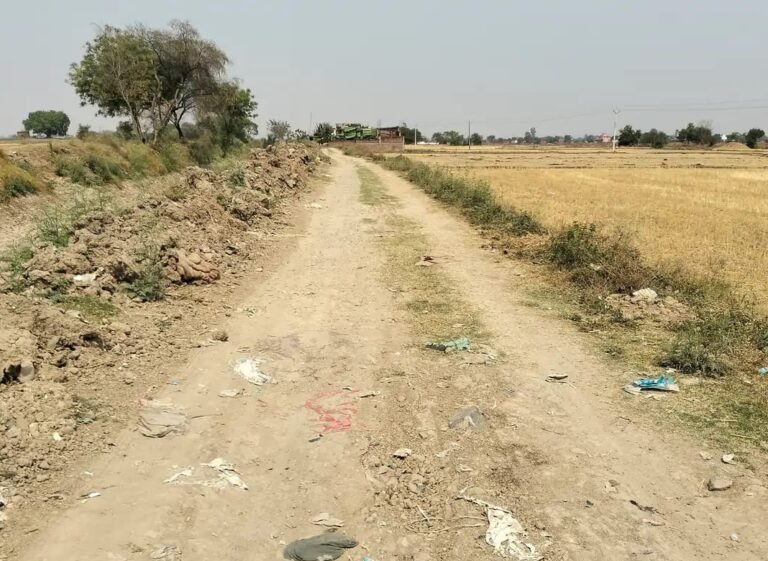 70 साल बाद भी तीन किलोमीटर मार्ग पर नही हो पाया पिच
