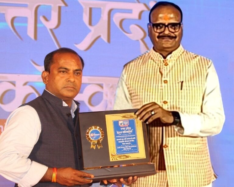 उपमुख्यमंत्री ने अवार्ड देकर डॉ0  अरुण स्वामी को किया सम्मानित
