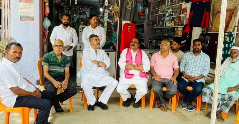 बिजली पानी सड़क की समस्याओं से सांसद को कराया अवगत