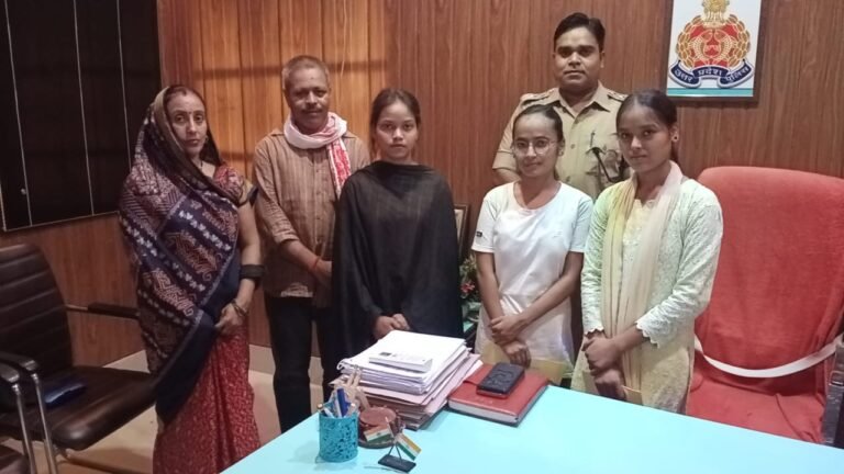 कॉलेज में प्रवेश के लिये गरीब छात्राओं का किया मदद