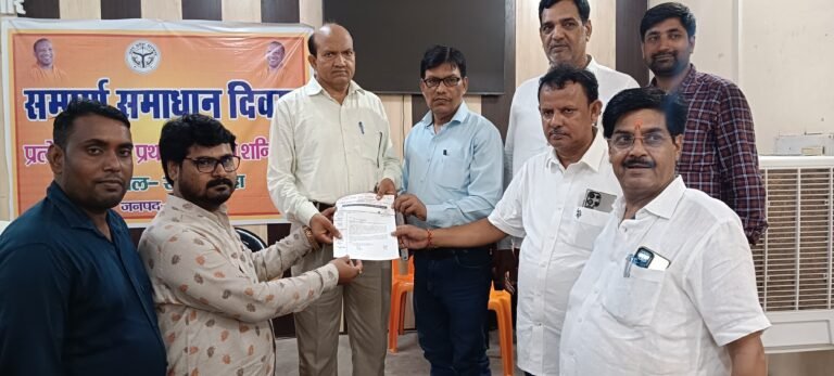 डीपीआरओ के नाम ग्राम पंचायत अधिकारी संघ ने सौपा पत्रक