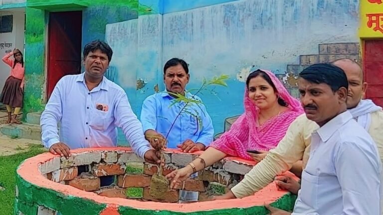 लघु नाट्य के माध्यम से जनसंख्या नियंत्रण पर किया जागरूक