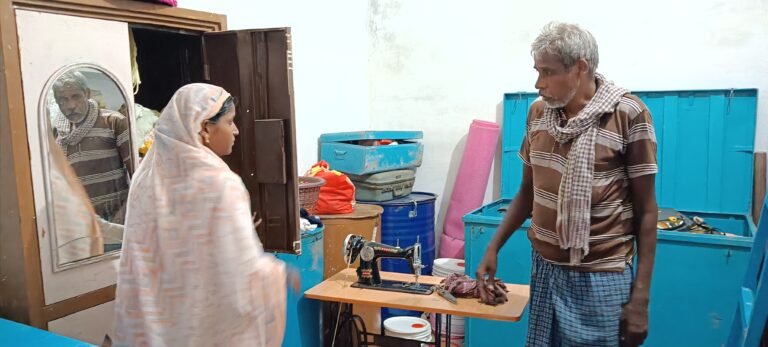 चोरी की घटना से परिवार के लोग परेशान और सदमे में