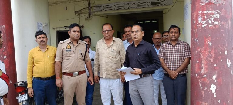 समीक्षा अधिकारी की परीक्षा को लेकर एडीएम ने केन्द्र का किया निरीक्षण