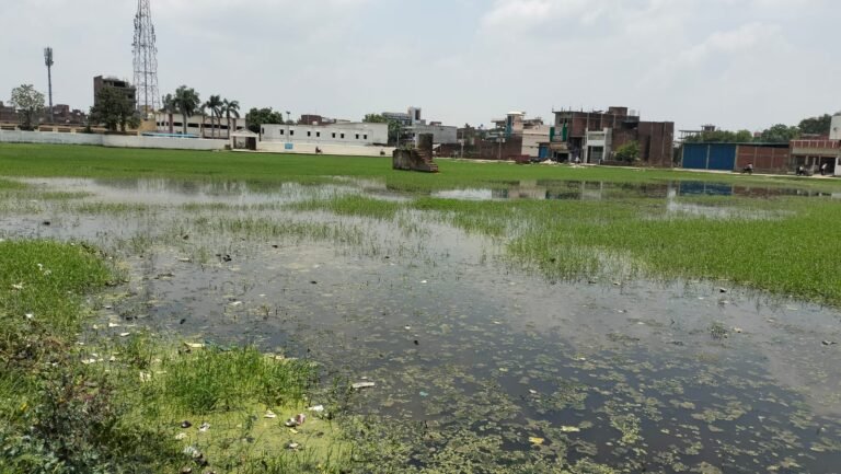 इंटर कालेज मैदान हुआ भारी जलजमाव से छात्र को परेशानी