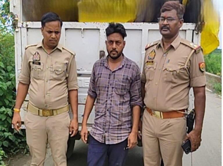 क्रुरतापूर्वक पशुओं को पीकअप में लादकर जा रहे पशुतस्कर गिरफ्तार