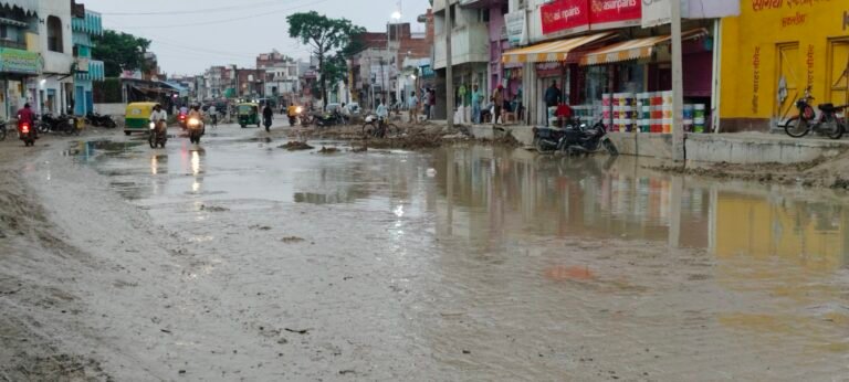 छह दिनों से सकलडीहा कस्बा में पेयजल के लिये हाहाकार