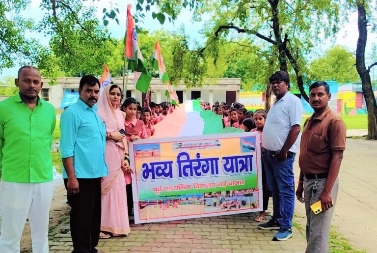 78 फीट लम्बा तिरंगा झंडा के साथ बच्चों ने निकाली तिरंगा यात्रा