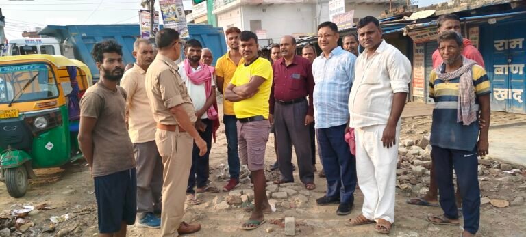 एंटी रोमियों स्क्वाड टीम ने टेम्पू चालकों को किया जागरूक