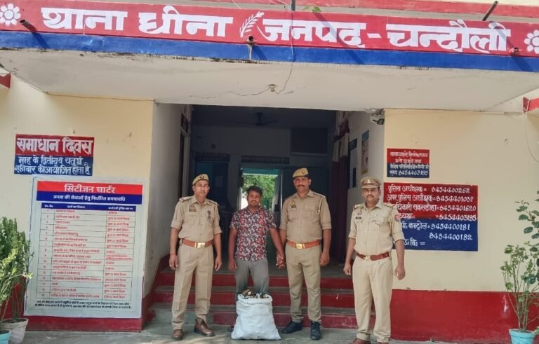 अंगेजी शराब के साथ एक गिरफ्तार तस्कर के कब्जे से 144 पाउच बरामद।