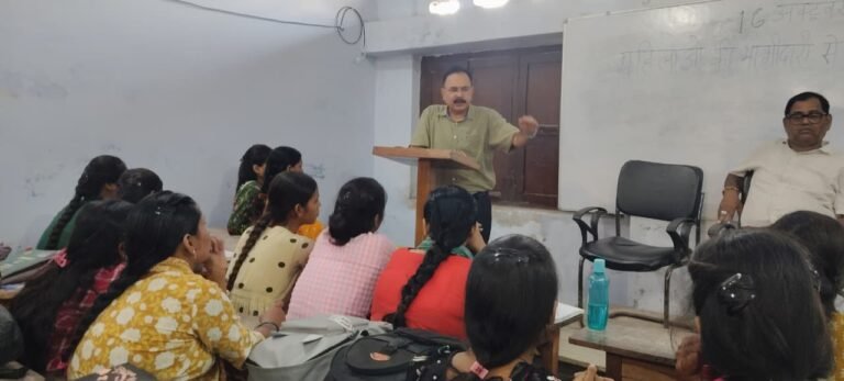 भाषण प्रतियोगिता में प्रीति प्रथम और आस्था दूसरे स्थान पर