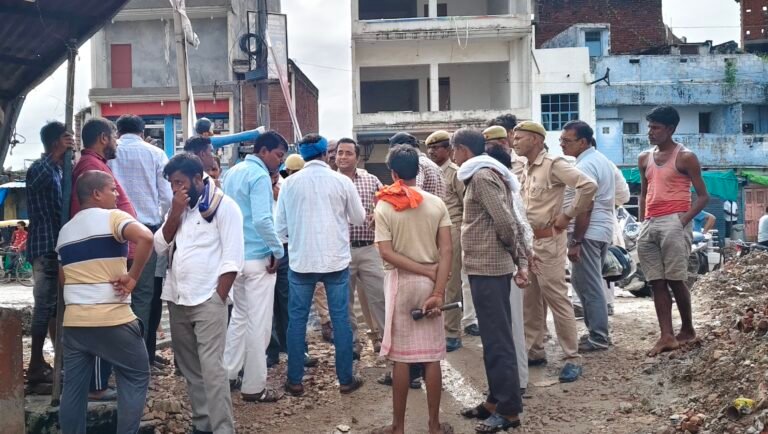 गोलंबर बनाकर आंबेडकर प्रतिमा स्थापित करने की मांग पर अड़े समर्थक