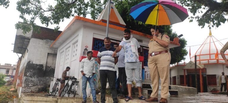 मूर्ति विसर्जन को लेकर सीओ ने सरोवर का किया निरीक्षण