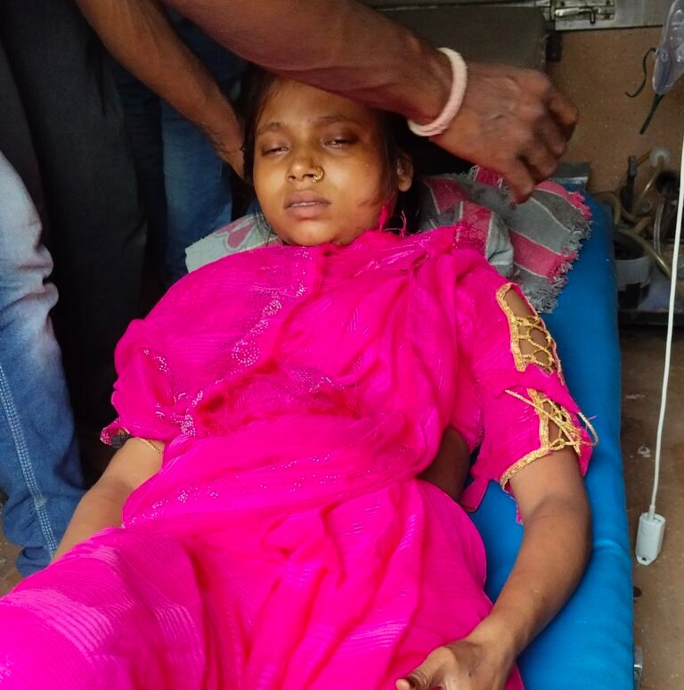 अपना शहर 60 सेकेंड, बरसात में भरभरा कर गिरा मकान,कच्चा मकान गिरने से महिला मलबे में दबी घायल
