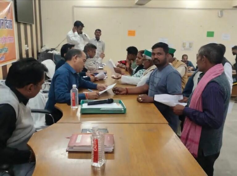 सम्पूर्ण समाधान दिवस में मौके पर सात समस्याओं निस्तारण