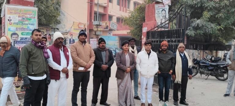 तहसील मार्ग निर्माण में लेट से अधिवक्ताओं ने जताया नाराजगी