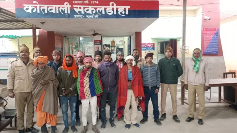 मारपीट और खुलेआम शराब पीने पर दस गिरफ्तार