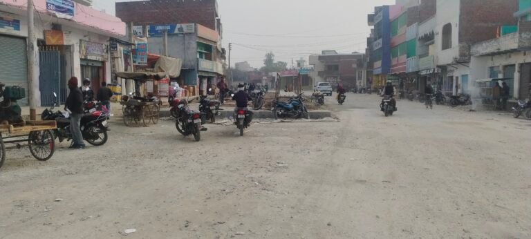 दुर्घटना को दावत दे रहा अधूरा पड़ा सड़क निर्माण