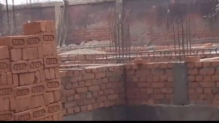 निर्माण कार्य में दोयम दर्जे का ईंट लगाने का आरोप