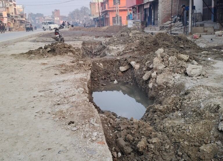 डी ज्वाइंट के अभाव में सकलडीहा में पेयजल आपूर्ति बाधित मचा हाहाकार
