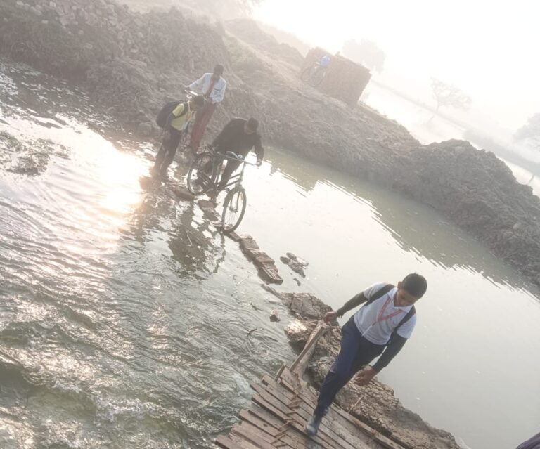 पंडुकपुर गोहदा पुलिया का निर्माण नहीं होने से आवागमन में परेशानी