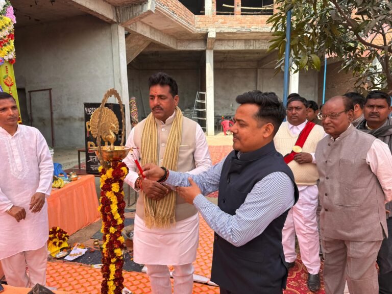 बसंत पंचमी पर ताराजीवनपुर में यूनिवर्सल पब्लिक स्कूल की नवीन शाखा का शुभारम्भ