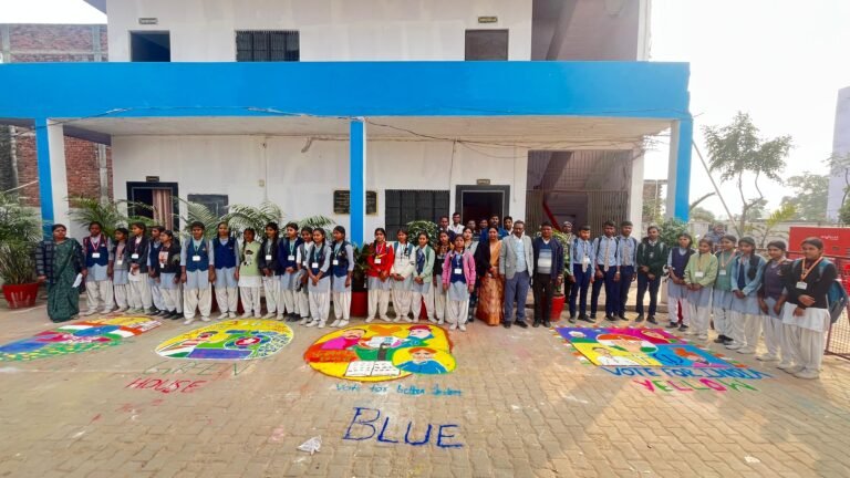 डा0आम्बेडकर उच्चतर माध्यमिक विद्यालय में रंगोली प्रतियोगिता