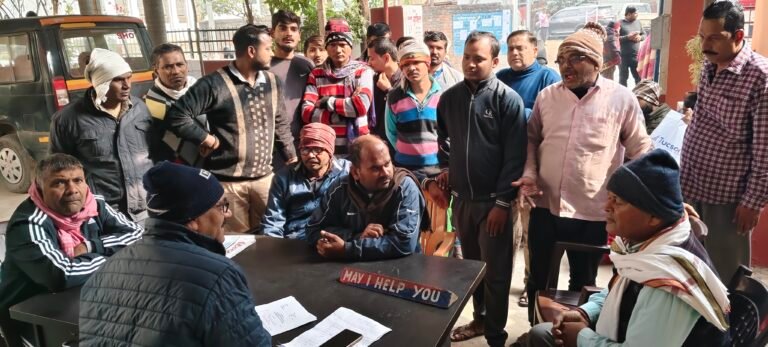 कुंआ की सुंदरीकरण को लेकर ग्रामीणों ने सौपा पत्रक