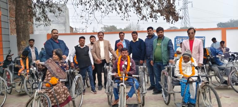 मुख्यमंत्री योजना के तहत दिव्यांगों को वितरण हुआ ट्राई साइकिल
