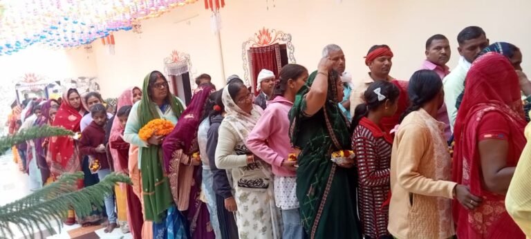 भंडारे में हजारों भक्तों ने चखा प्रसाद और लिया आर्शीवाद