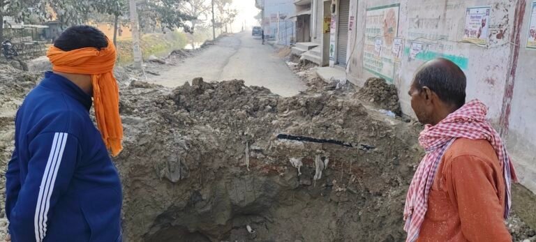 डीएम की निर्देश के बावजूद पेयजल समस्या से जूझ रहे नगरवासी