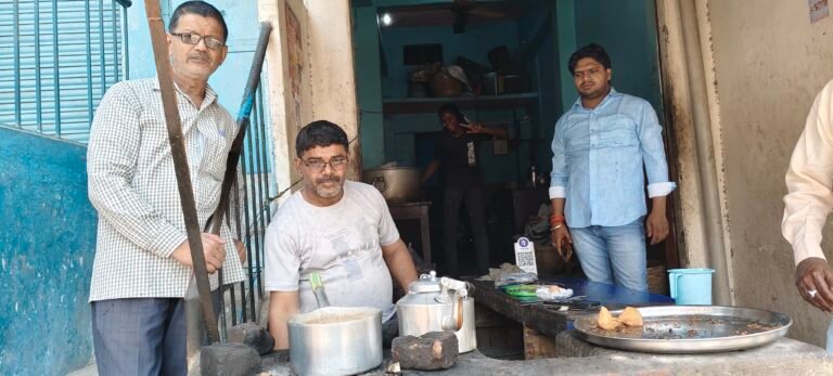 सिलेंडर के लिये दर दर भटक रहे उपभोक्ता और दुकानदार